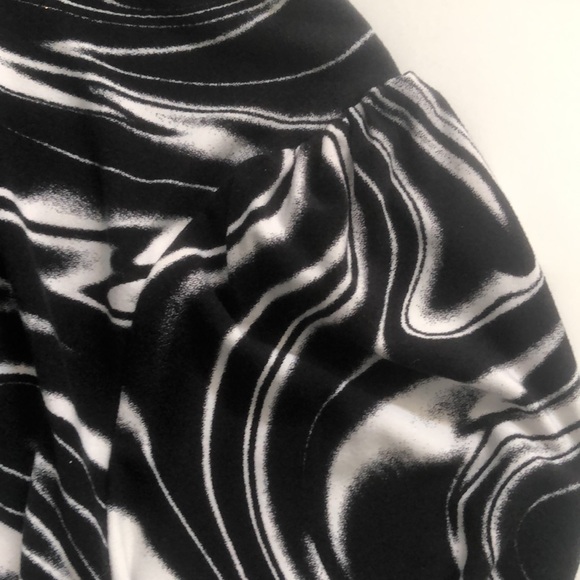 2/$25. - Laura long sleeved top, Size Large with black and white swirl pattern. - Picture 6 of 6